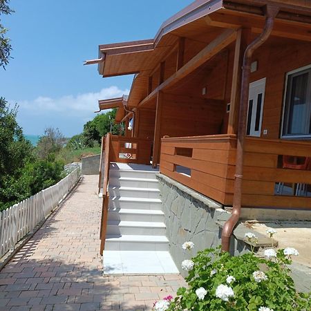 Plazhi Gjeneralit - Small Cabins - Bungalows - Apartaments - Villas - Suite Kavaje Exterior photo