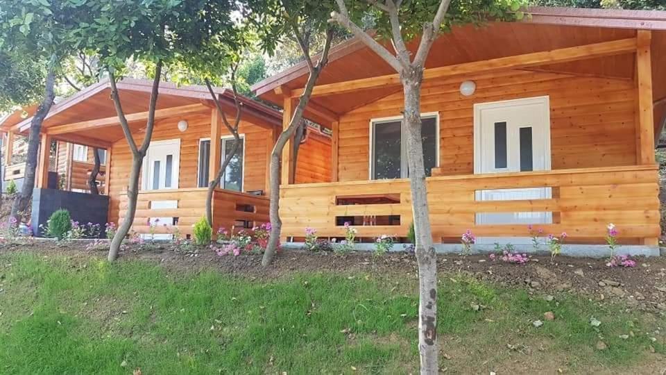 Plazhi Gjeneralit - Small Cabins - Bungalows - Apartaments - Villas - Suite Kavaje Exterior photo
