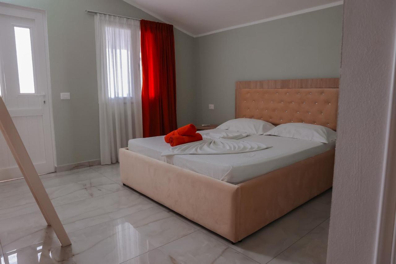 Plazhi Gjeneralit - Small Cabins - Bungalows - Apartaments - Villas - Suite Kavaje Exterior photo