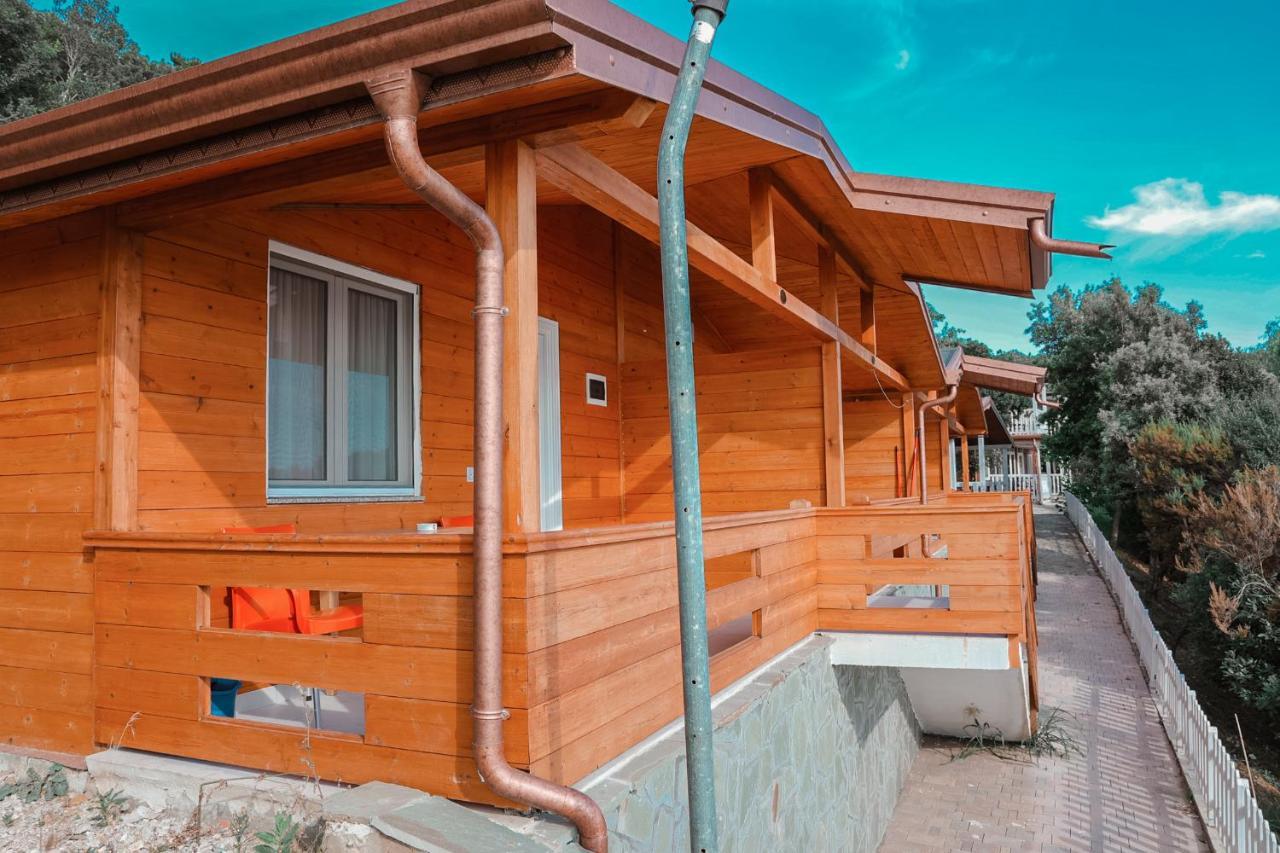 Plazhi Gjeneralit - Small Cabins - Bungalows - Apartaments - Villas - Suite Kavaje Exterior photo